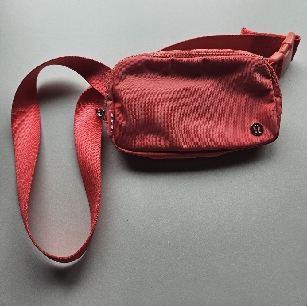 Lululemon Pale Raspberry Everywhere Belt Bag
